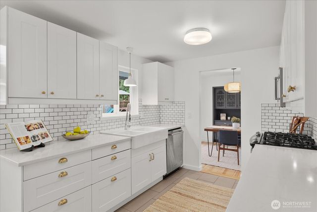 7718 204th Place SW, Edmonds, WA 98026