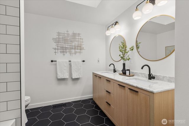 7718 204th Place SW, Edmonds, WA 98026