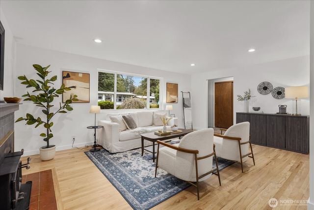 7718 204th Place SW, Edmonds, WA 98026