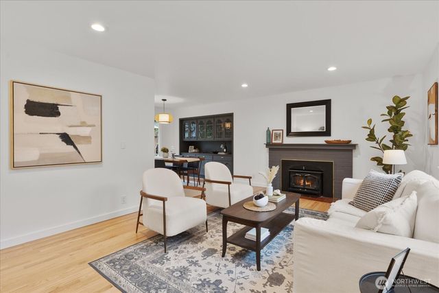 7718 204th Place SW, Edmonds, WA 98026