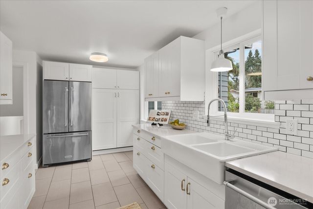 7718 204th Place SW, Edmonds, WA 98026