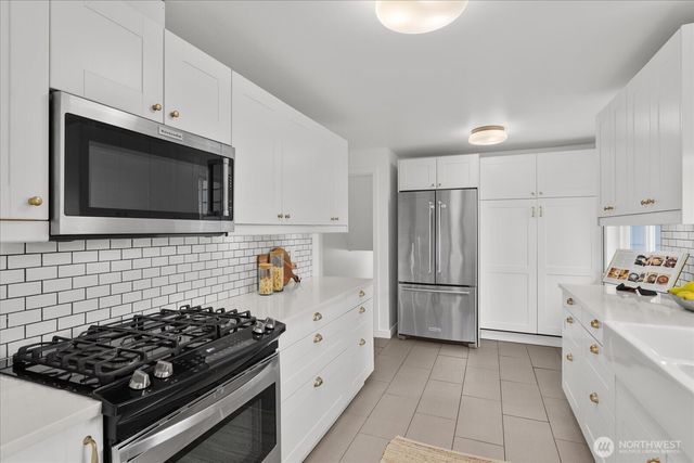 7718 204th Place SW, Edmonds, WA 98026