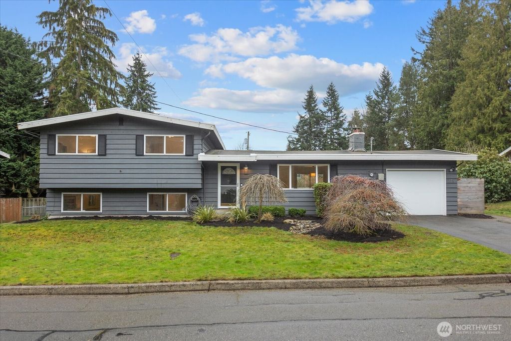7718 204th Place SW, Edmonds, WA 98026