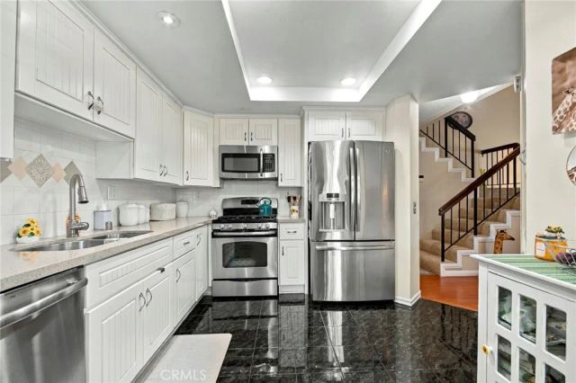 338 Monroe Ct, Azusa, CA 91702