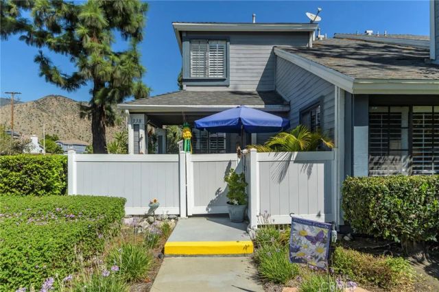 338 Monroe Ct, Azusa, CA 91702