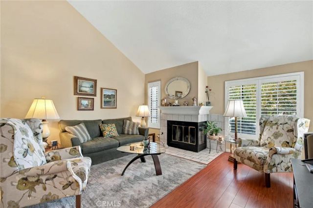 338 Monroe Ct, Azusa, CA 91702