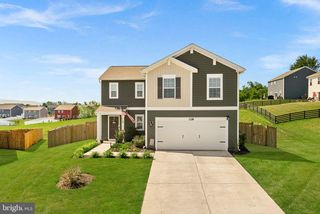 128 CENTERGATE DR, Charles Town, WV 25414