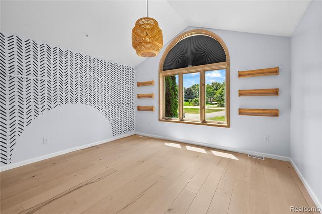 969 Bogie Lake Road, White Lake, MI 48383