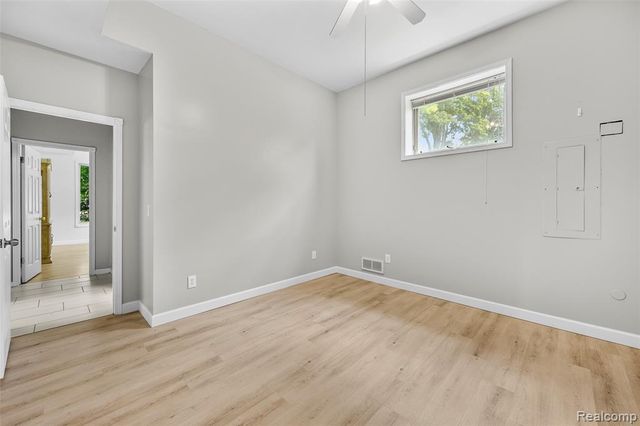 969 Bogie Lake Road, White Lake, MI 48383