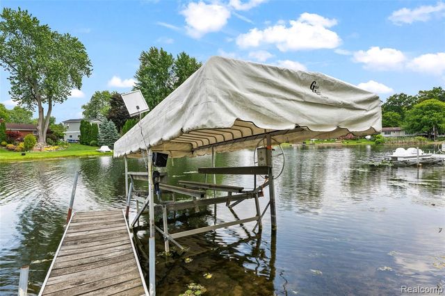 969 Bogie Lake Road, White Lake, MI 48383