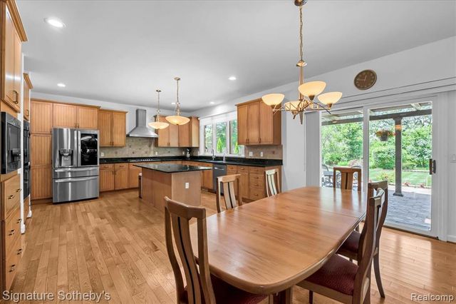 6925 Elm Park Drive, Troy, MI 48098