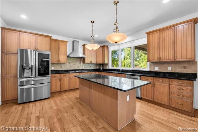 6925 Elm Park Drive, Troy, MI 48098