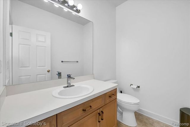 6925 Elm Park Drive, Troy, MI 48098