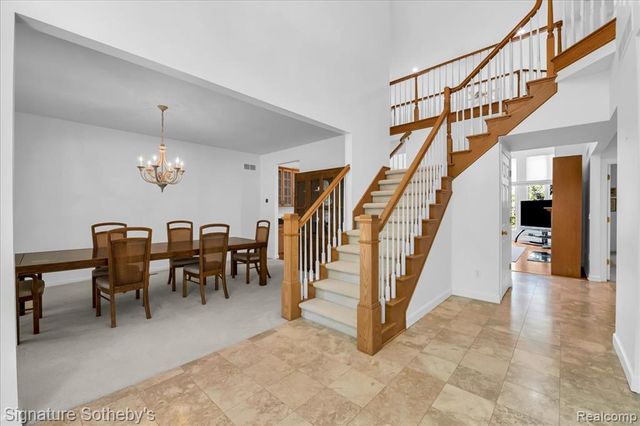 6925 Elm Park Drive, Troy, MI 48098