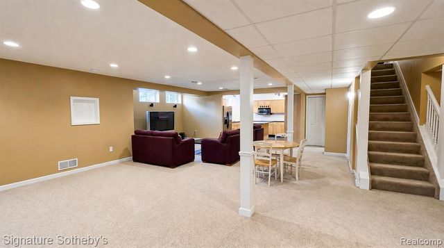 6925 Elm Park Drive, Troy, MI 48098