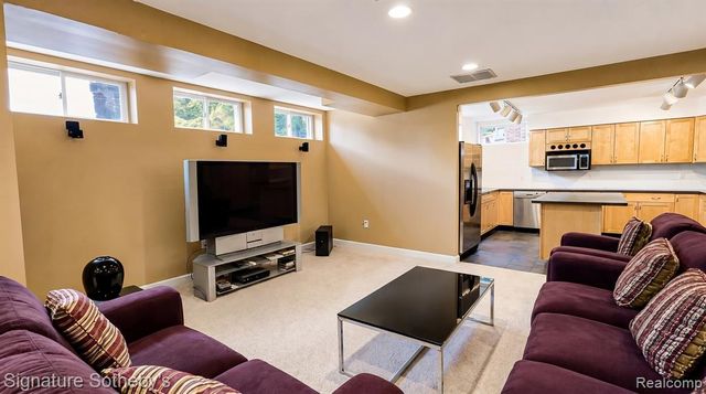 6925 Elm Park Drive, Troy, MI 48098
