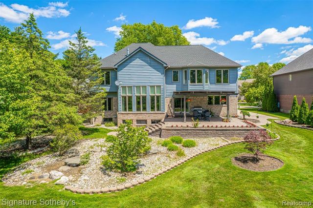 6925 Elm Park Drive, Troy, MI 48098