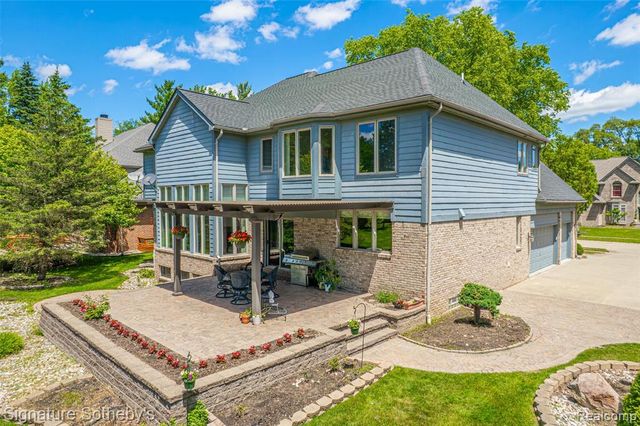 6925 Elm Park Drive, Troy, MI 48098