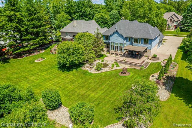 6925 Elm Park Drive, Troy, MI 48098