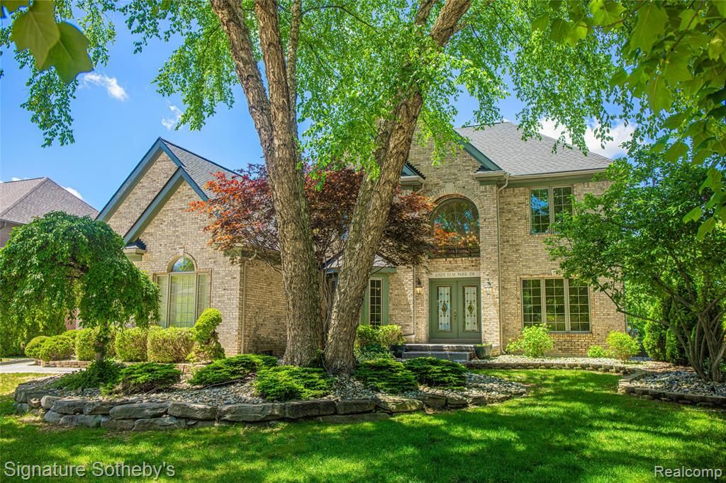 6925 Elm Park Drive, Troy, MI 48098
