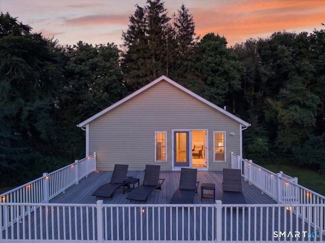 15-R Lee Road, Waterford, CT 06385