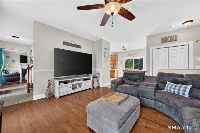 15-R Lee Road, Waterford, CT 06385