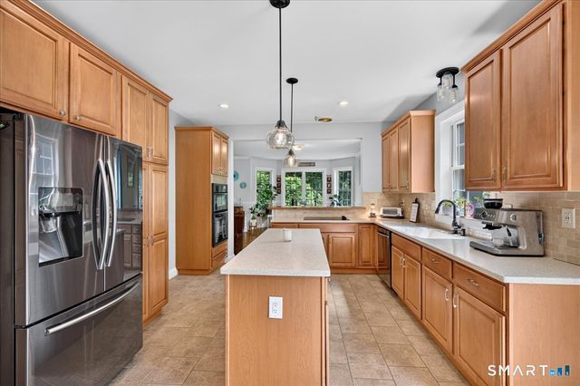 15-R Lee Road, Waterford, CT 06385