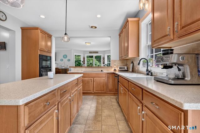 15-R Lee Road, Waterford, CT 06385