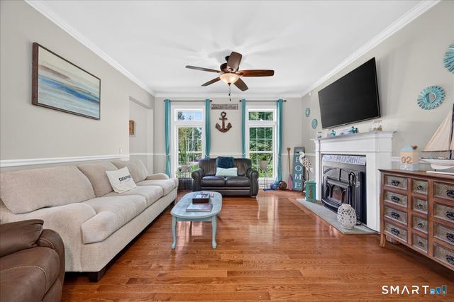 15-R Lee Road, Waterford, CT 06385