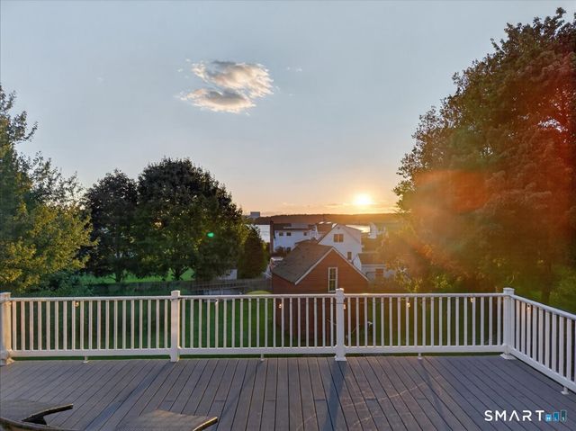 15-R Lee Road, Waterford, CT 06385