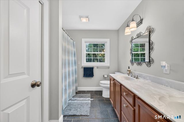 15-R Lee Road, Waterford, CT 06385
