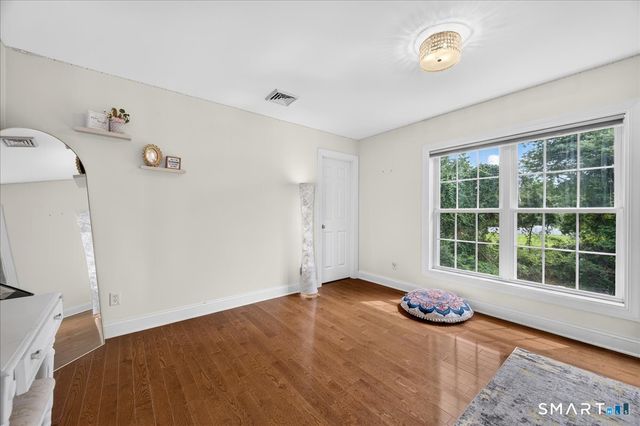 15-R Lee Road, Waterford, CT 06385