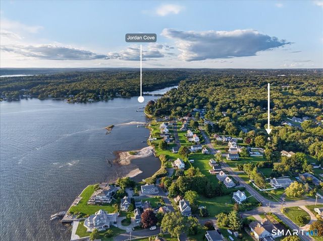 15-R Lee Road, Waterford, CT 06385
