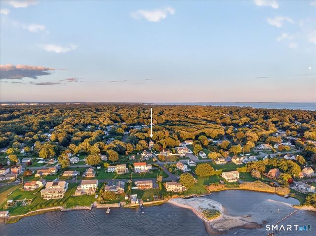 15-R Lee Road, Waterford, CT 06385