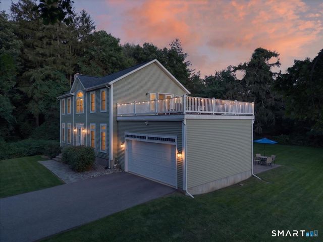 15-R Lee Road, Waterford, CT 06385