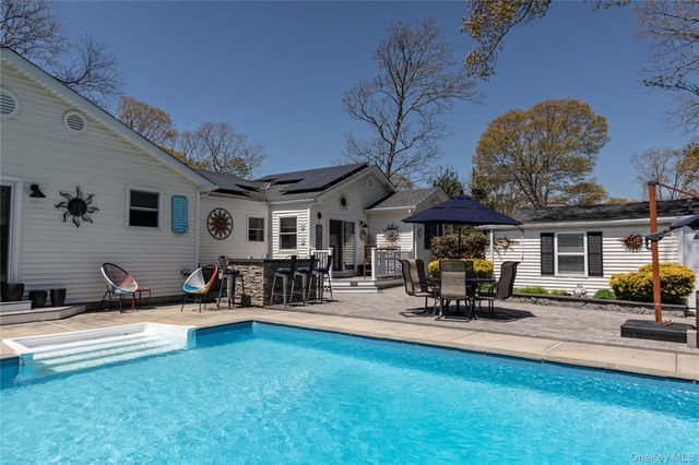 545 Spruce Avenue, Sayville, NY 11782