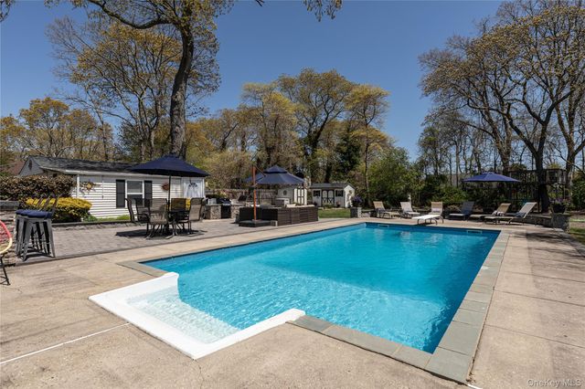 545 Spruce Avenue, Sayville, NY 11782