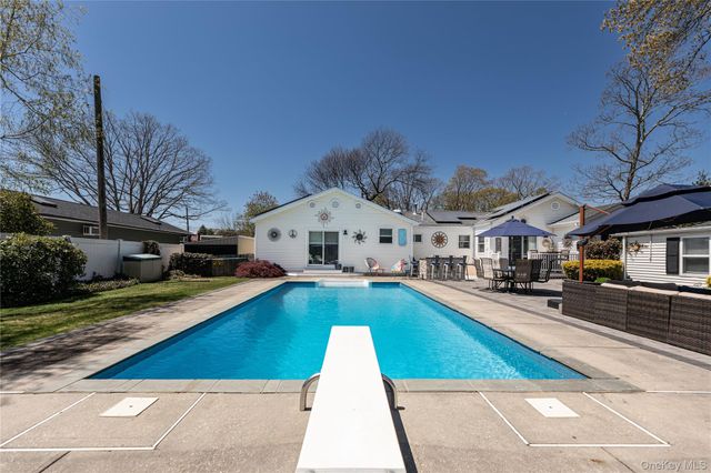 545 Spruce Avenue, Sayville, NY 11782