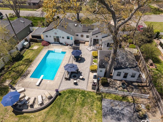 545 Spruce Avenue, Sayville, NY 11782