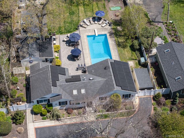 545 Spruce Avenue, Sayville, NY 11782