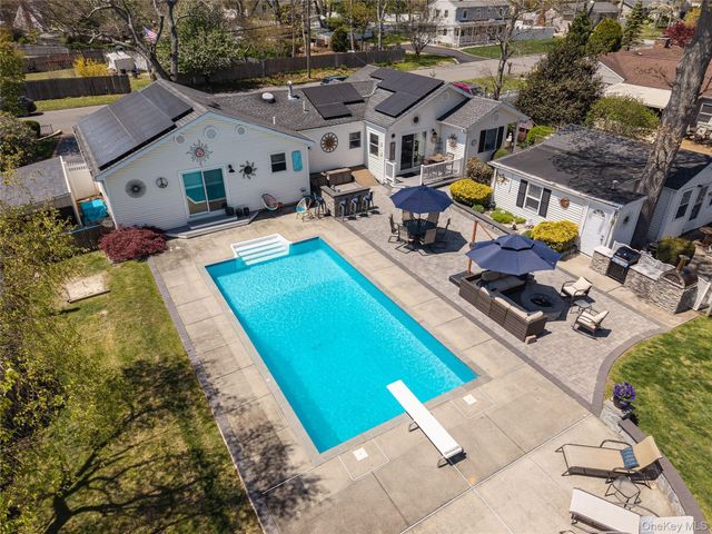 545 Spruce Avenue, Sayville, NY 11782