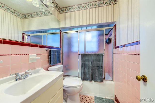 7425 Raleigh Drive, St Louis, MO 63123