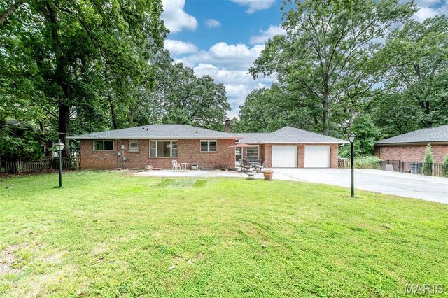 7425 Raleigh Drive, St Louis, MO 63123