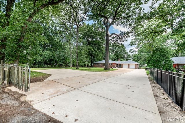 7425 Raleigh Drive, St Louis, MO 63123