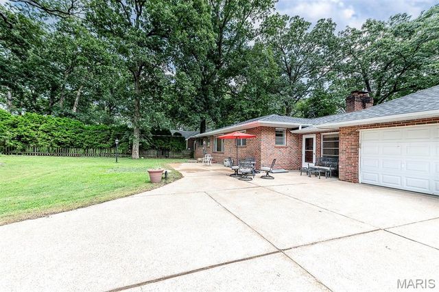 7425 Raleigh Drive, St Louis, MO 63123