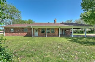106 Huntington Street SW, Gravette, AR 72736