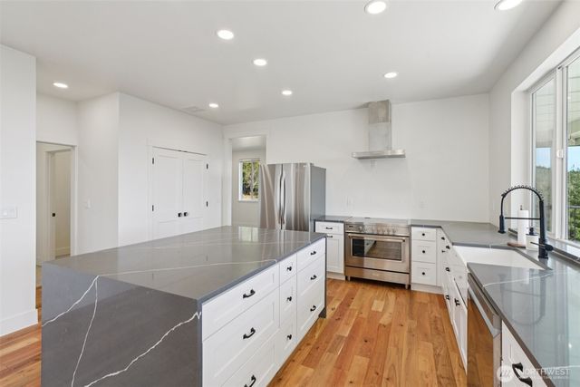 209 High Bank Lane, Woodland, WA 98674