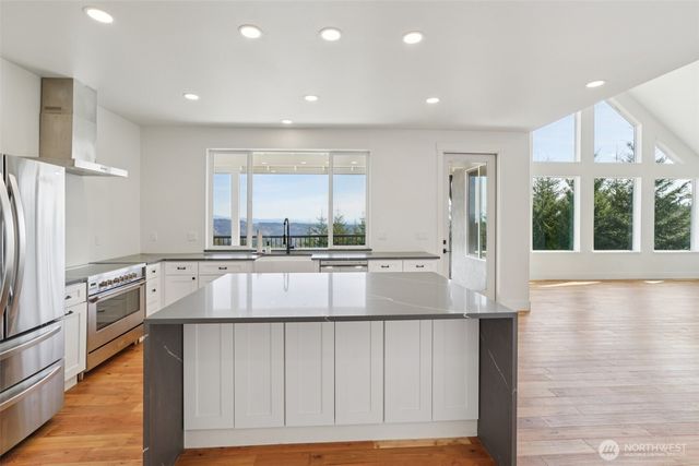 209 High Bank Lane, Woodland, WA 98674