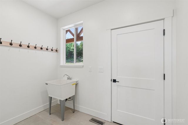 209 High Bank Lane, Woodland, WA 98674