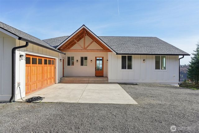 209 High Bank Lane, Woodland, WA 98674